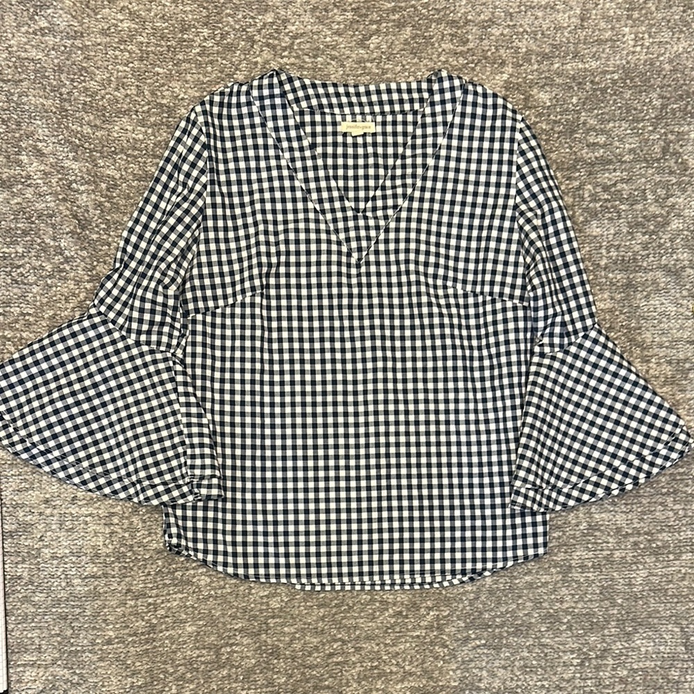 NWOT Jennifer & Grace navy and White Gingham Top with double bell sleeve size S